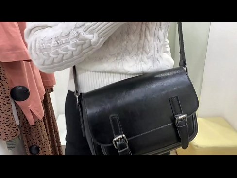 ❤️ فٹنگ روم میں ڈلڈو کے ساتھ نوجوان کتیا فیرل بیری کی عوامی مشت زنی ❤❌ سیکس ❌❤
